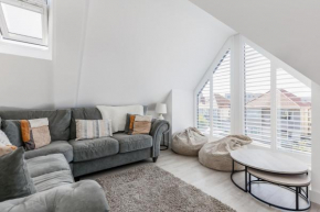 2 bed Seaside Apartment with Parking